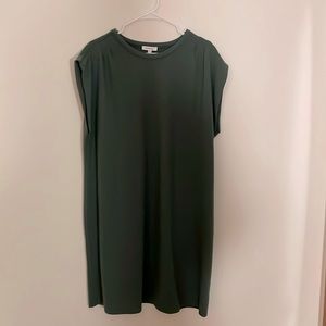 Perfect fit, t-shirt dress, super comfy, sage green color, great for any time!